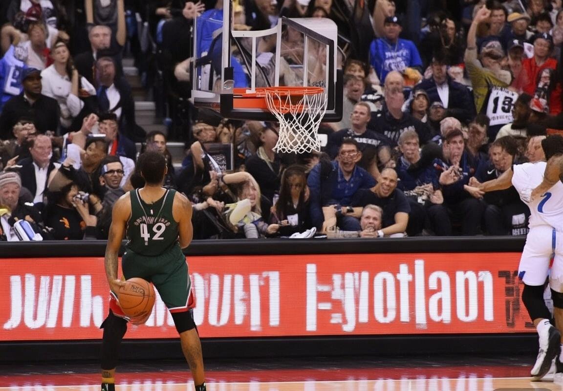 2017年NBA雷霆对猛龙经典对决：威少洛瑞个人英雄主义争霸(图3)